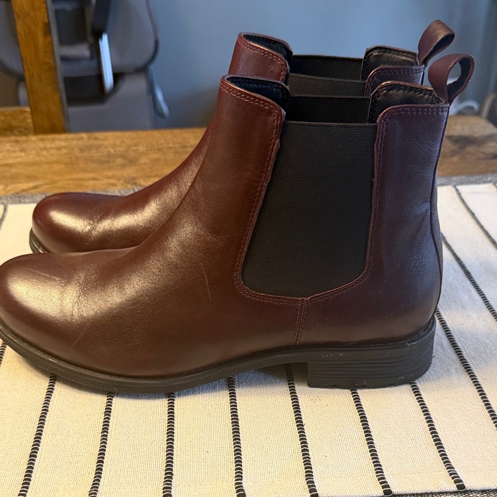 Elegant Burgundy Ankle Boots